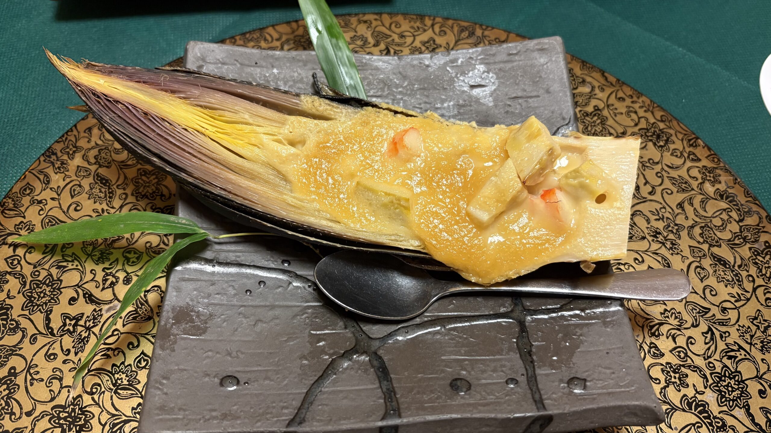 筍を器にした四季彩一力の筍グラタン